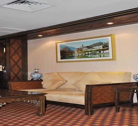 Bravo Hotel Гуанджоу Екстериор снимка